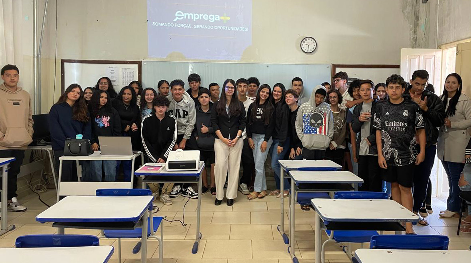 ACIP/CDL por meio do Emprega+ visita escola em Guimarânia